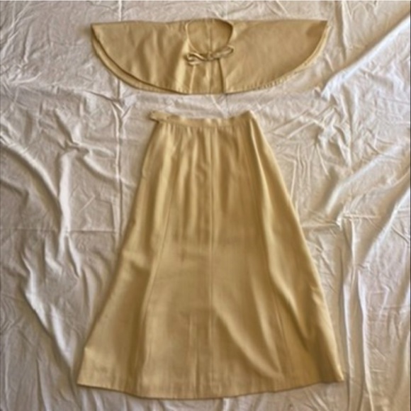 1940s Beige Capelet and Skirt Set - Picture 9 of 10